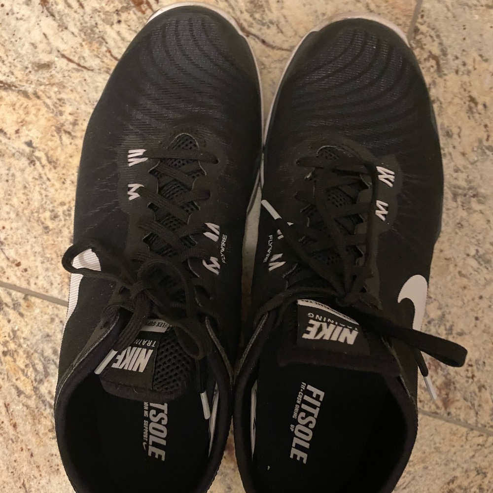Nike size 9.5 woman black